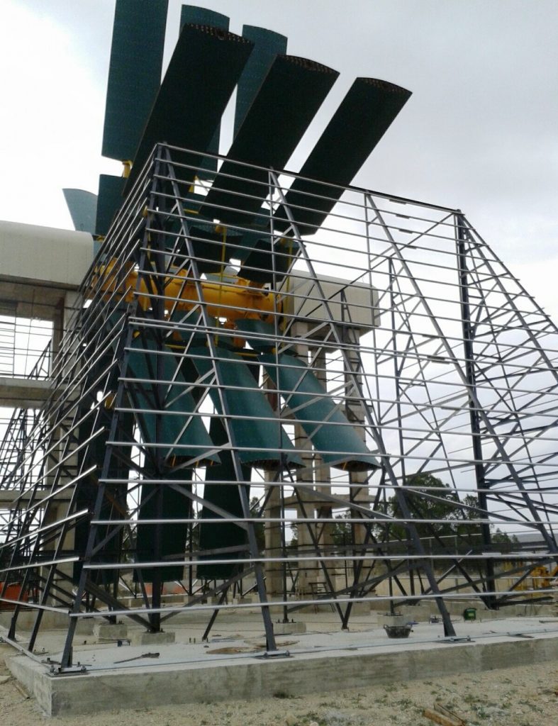 Foto de la Instalación de un aerogenerador en Cieza, para la empresa sistema eólico Morcillo.