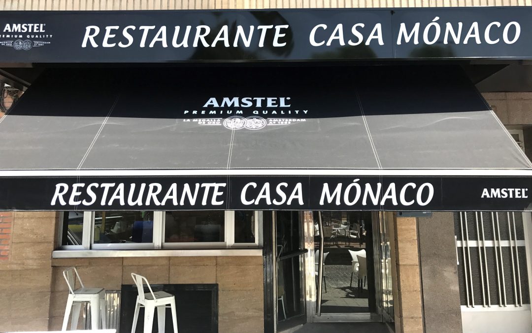 Foto de la puerta principal del Restaurante Casa Mónaco en Cieza.