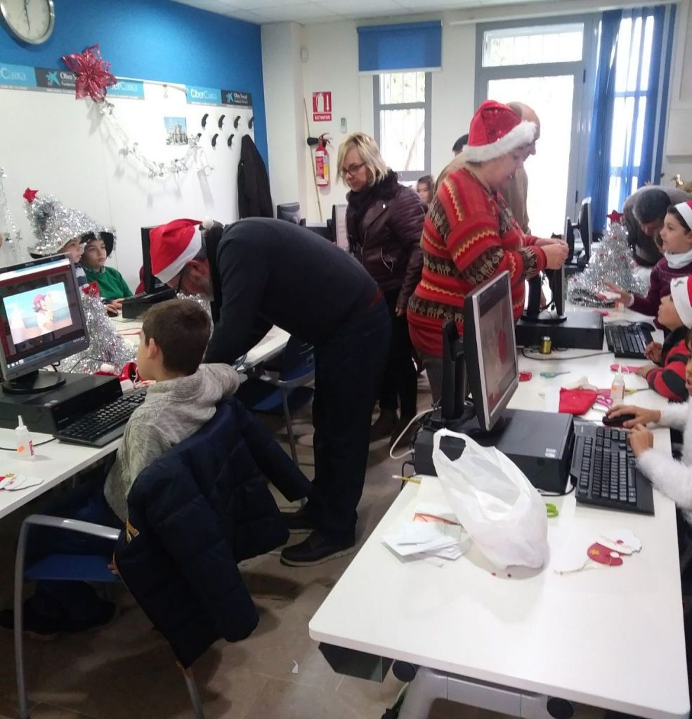 Imagen de los Niños y mayores participan en el proyecto Navidalia, foto Ayuntamiento de Cieza.