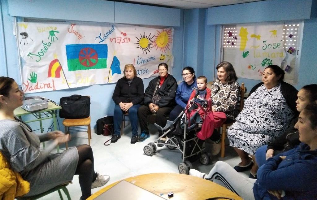 Grupo de mujeres en el Taller de igualdad de oportunidades del CAVI en Cieza.