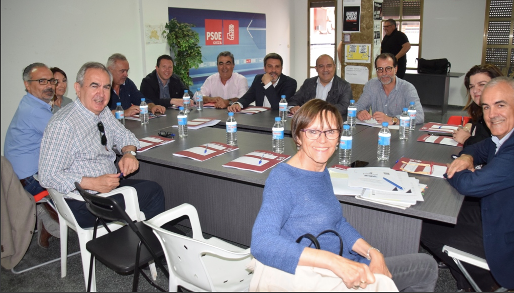 Foto de la reunión de trabajo de los alcaldes socialistas afectados por el fracking en Cieza.