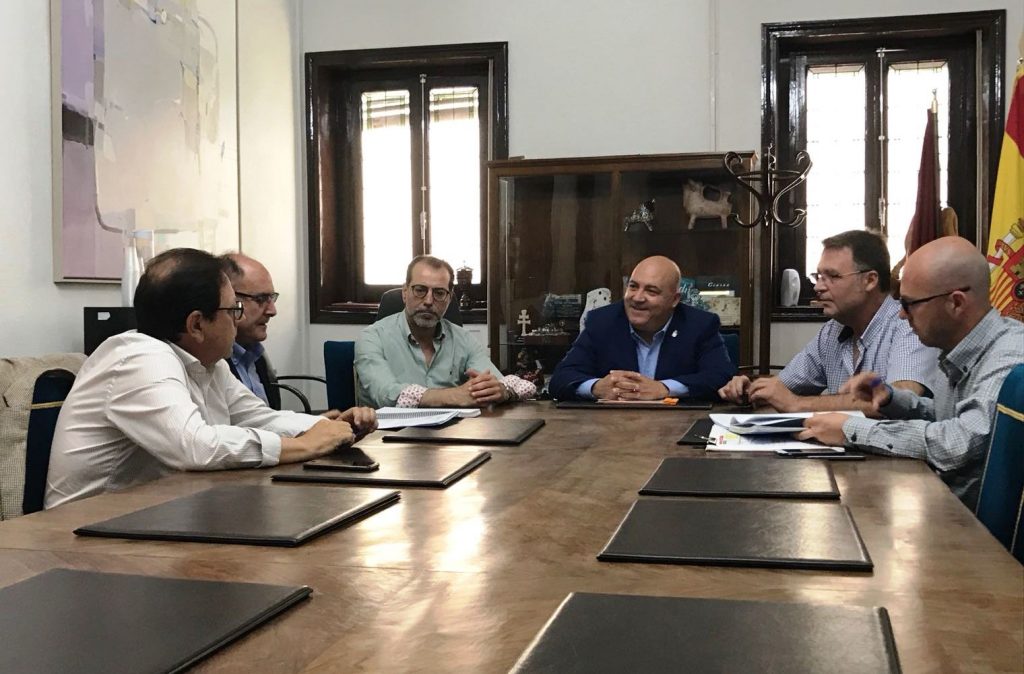 Foto de la reunión mantenida con el Alcalde de Cieza y concejales con ADIF.