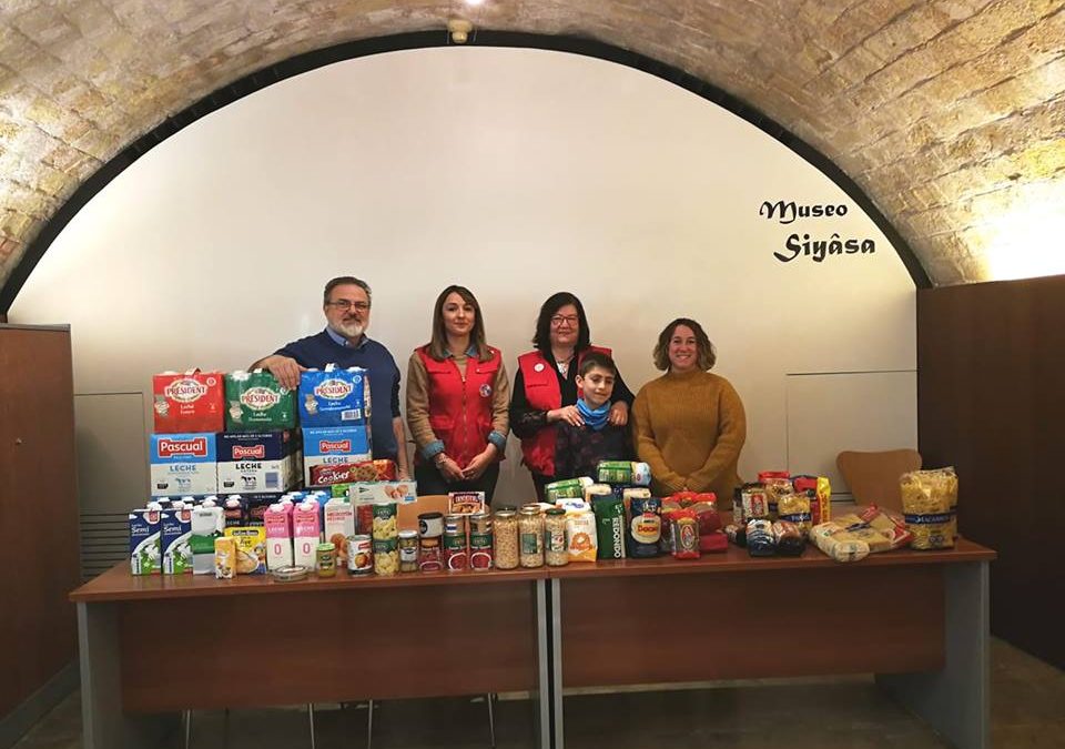 Los Voluntarios de Siyâsa entregan a Cruz Roja Española de Cieza 250 Kg de alimentos