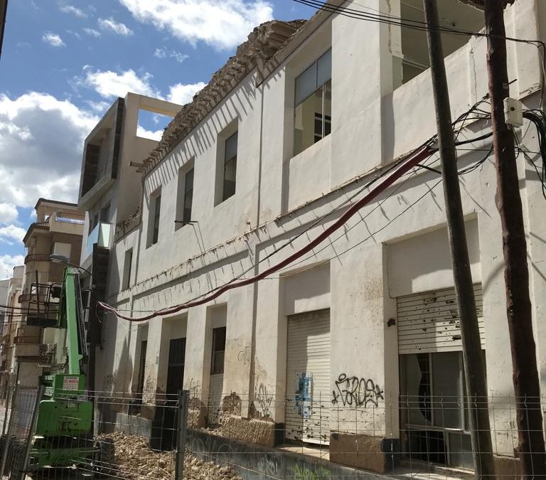Comienzan las obras de demolición del antiguo ambulatorio de la calle Santa Gertrudis