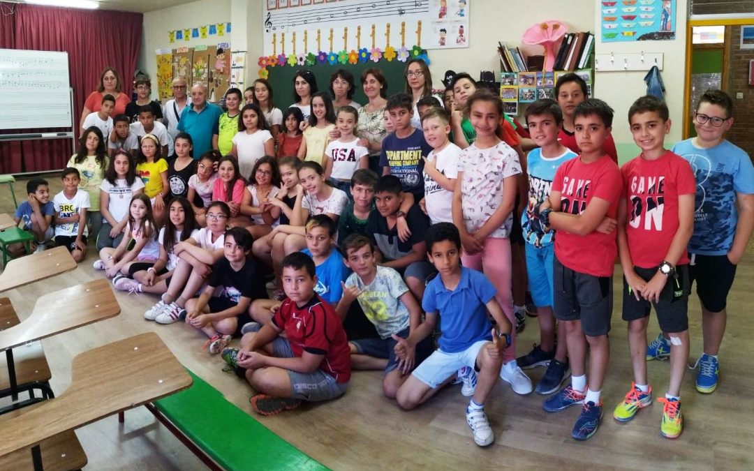 El colegio San José Obrero realiza un mercadillo solidario a beneficio del comedor social de la asociación “Piedras Vivas”