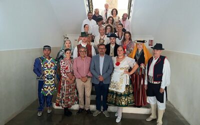 Recepción institucional a los grupos participantes en el 35 Festival Internacional de Folclore